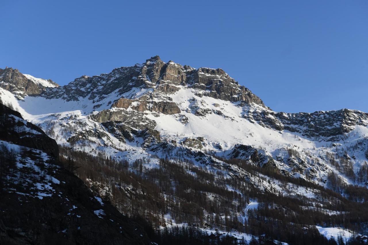 Hotel Rascard Valtournenche Exterior photo